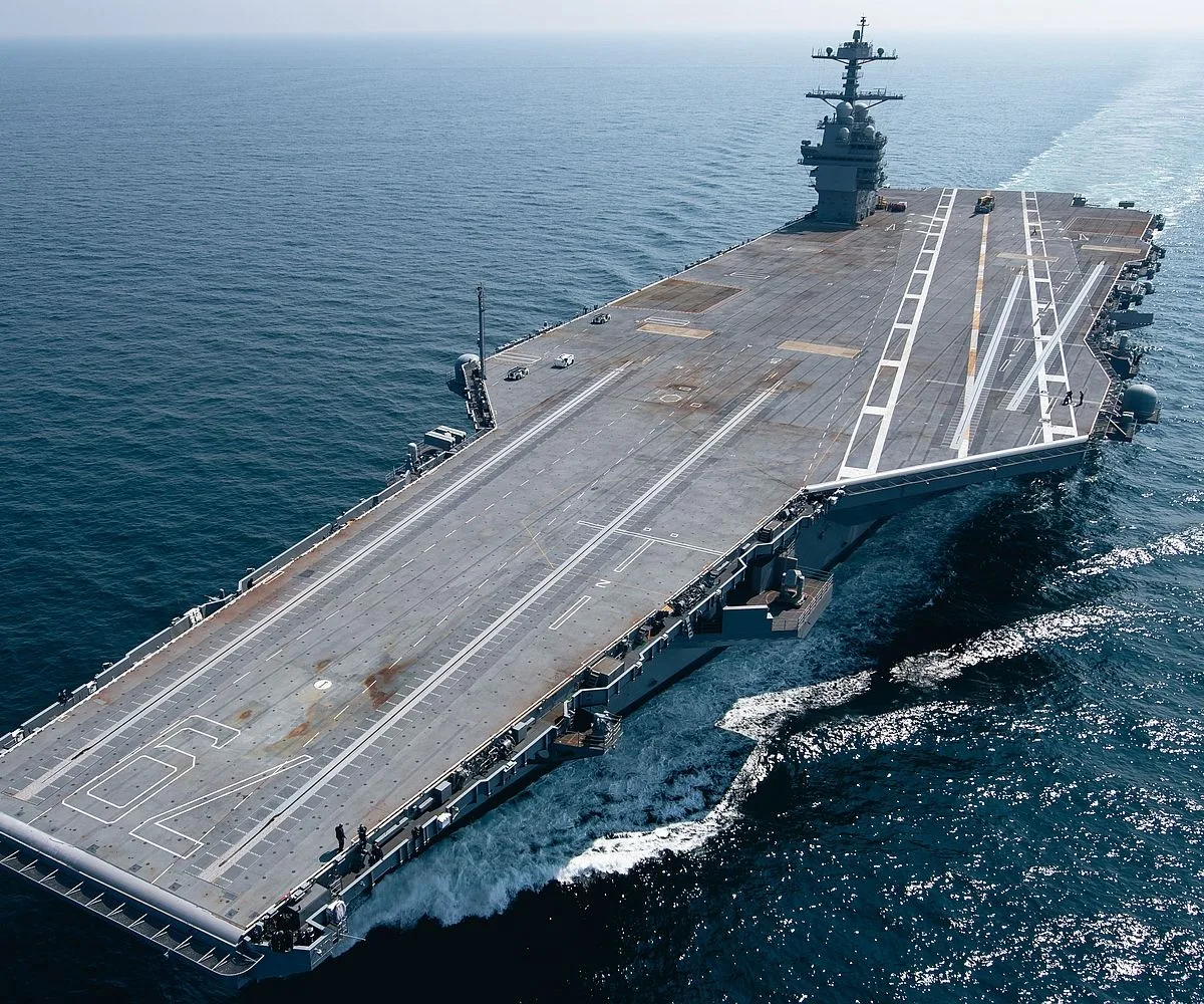 El portaaviones de propulsión nuclear USS Gerald R. Ford (CVN 78) navega en mar abierto durante una serie de ejercicios operativos. Imagen ilustrativa