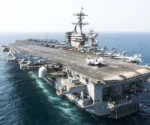El portaaviones USS Theodore Roosevelt de la Armada de Estados Unidos en mar abierto