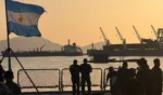 Destructor ARA Almirante Brown y su helicóptero Fennec en el ejercicio antisubmarino SIFOREX XIV realizado en Perú. Créditos: Armada Argentina.