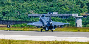 Llegada de los primeros dos cazas F-16V nuevos construidos para la Fuerza Aérea de Taiwán (ROCAF) en la base de Taitung, tras meses de retrasos en la entrega. Créditos: Collin Koh.