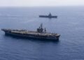 El portaaviones francés FS Charles De Gaulle (R91) junto al portaaviones de la clase Nimitz USS Dwight D. Eisenhower (CVN 69) en el mar Mediterráneo el 2 de mayo de 2024. Créditos: Eric Edinger / Armada de EE. UU.