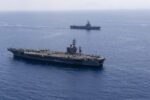 El portaaviones francés FS Charles De Gaulle (R91) junto al portaaviones de la clase Nimitz USS Dwight D. Eisenhower (CVN 69) en el mar Mediterráneo el 2 de mayo de 2024. Créditos: Eric Edinger / Armada de EE. UU.