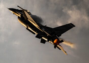 F-16C Fighting Falcon de la Fuerza Aérea de los Estados Unidos durante una exhibición aérea en Goshen, Indiana, el 10 de julio de 2026. Créditos: Steven Cardo / Fuerza Aérea de EE.UU.