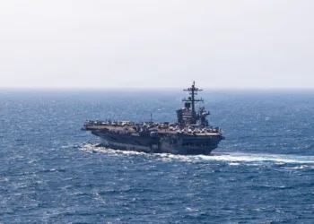 El portaaviones de la clase Nimitz USS George Washington (CVN 73) opera en el área de operaciones de la Quinta Flota de EE. UU. el 8 de septiembre de 2026, en Medio Oriente. Créditos: Armada de EE. UU.