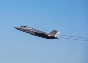 Un F-35B Lightning de la Real Fuerza Aérea, perteneciente al Escuadrón de Pruebas y Evaluación n.º 17, el 22 de septiembre de 2026. Créditos: Armada de los EE. UU.