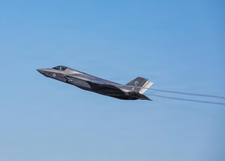 Un F-35B Lightning de la Real Fuerza Aérea, perteneciente al Escuadrón de Pruebas y Evaluación n.º 17, el 22 de septiembre de 2026. Créditos: Armada de los EE. UU.