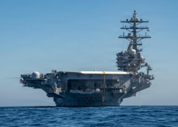 El USS Ronald Reagan (CVN 76) navegando en el Océano Pacífico el 4 de octubre de 2026 en el área de operaciones de la Tercera Flota de EE. UU. Créditos: Jaron Wills / Armada de EE. UU.