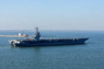 El futuro USS John F. Kennedy (CVN 79) se dirige a la Estación Naval de Norfolk, Virginia, el 2 de octubre de 2026, tras su salida de la división de construcción naval de HII en Newport News, Virginia, después de cuatro días en el mar. Créditos: Julianna Lynch / Armada de los EE. UU.