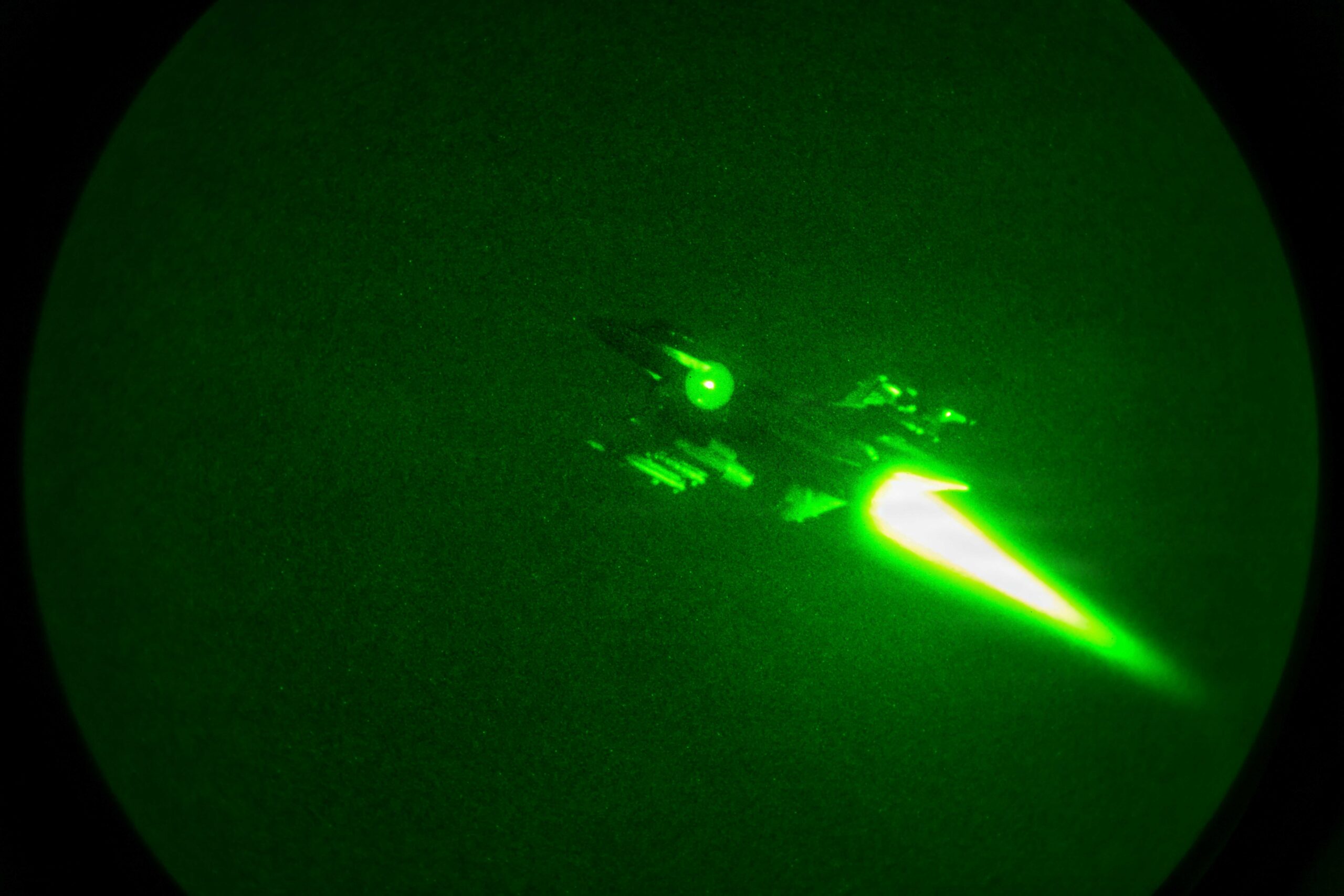 Un avión F-16 Fighting Falcon de la Fuerza Aérea de EE. UU. despega de una base en el área de responsabilidad del Comando Central de EE. UU. el 1 de octubre de 2026. Créditos: Fuerza Aérea de EE. UU.