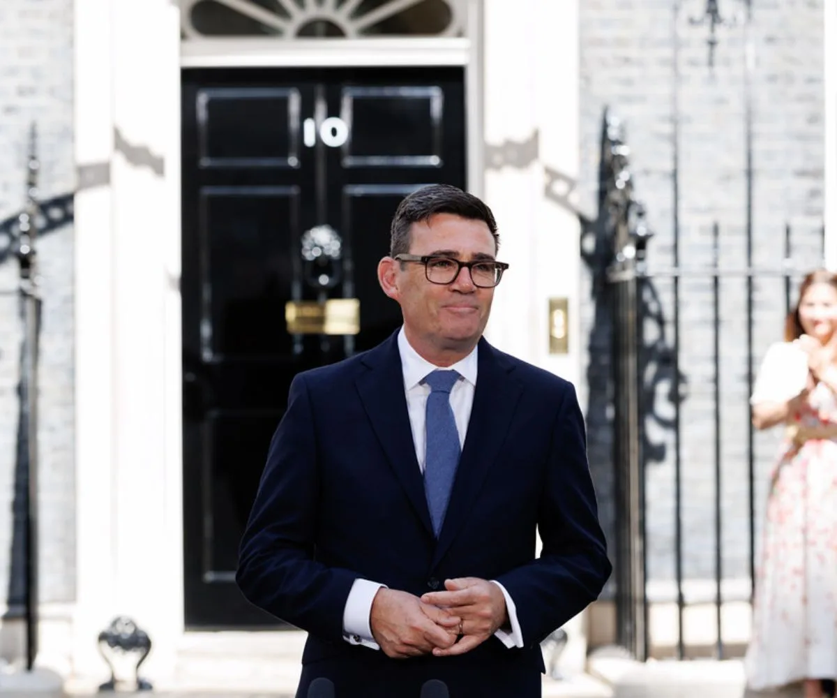 Andy Burnham, primer ministro de Reino Unido, durante una comparecencia pública en Downing Street.