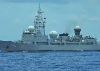 Buque de inteligencia de señales de la Armada del Ejército Popular de Liberación (PLAN) de China cerca de Japón. Imagen ilustrativa