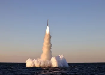 Corea del Norte realizó el 14 de octubre de 2026 pruebas de dos tipos de misiles de crucero estratégicos lanzados desde un submarino Hero Kim Kun Ok de clase Sinpo-C, en el Mar de Japón. Créditos: KCNA.