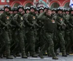 Soldados rusos marchan durante el desfile del Día de la Victoria el 9 de mayo en Moscú. Imagen ilustrativa