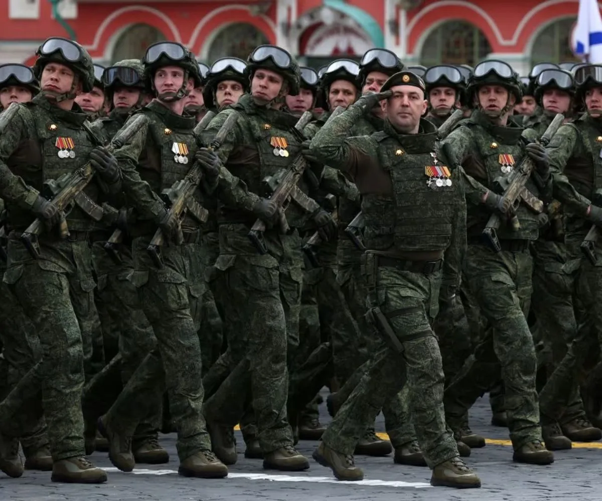 Soldados rusos marchan durante el desfile del Día de la Victoria el 9 de mayo en Moscú. Imagen ilustrativa