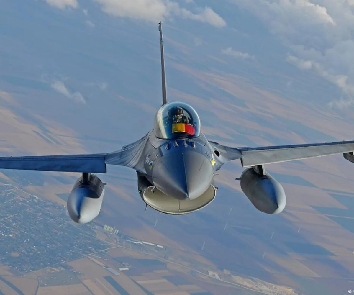 F-16 de la Fuerza Aérea de Bélgica, comandado por un piloto ucraniano