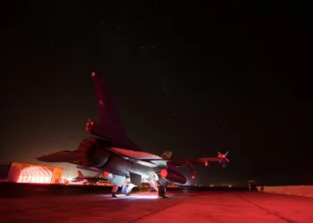 F-16 en pista nocturna al norte de Chile. Créditos: Fuerza Aérea de Chile.