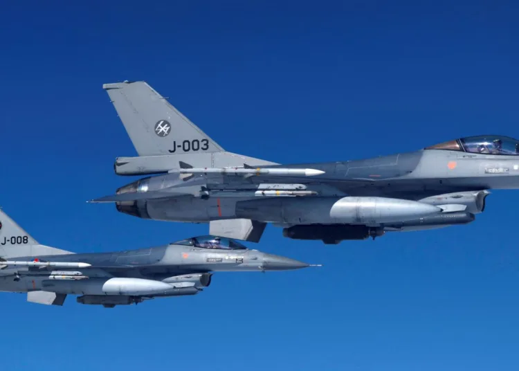 Aviones de combate F-16 de Países Bajos durante unas maniobras militares, en julio de 2023, que fueron transferidos a la Fuerza Aérea de Ucrania en el marco de la guerra contra Rusia