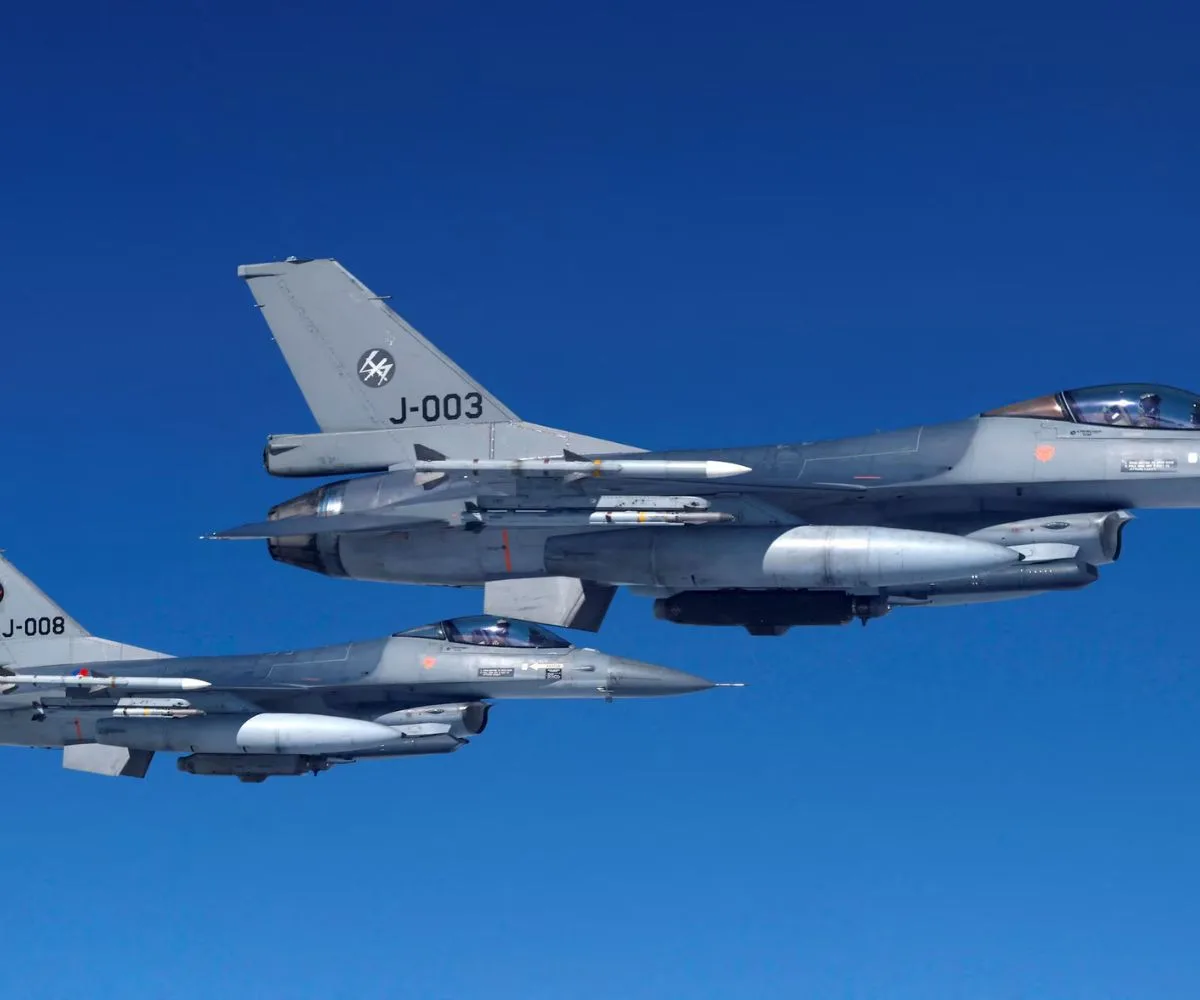 Aviones de combate F-16 de Países Bajos durante unas maniobras militares, en julio de 2023, que fueron transferidos a la Fuerza Aérea de Ucrania en el marco de la guerra contra Rusia
