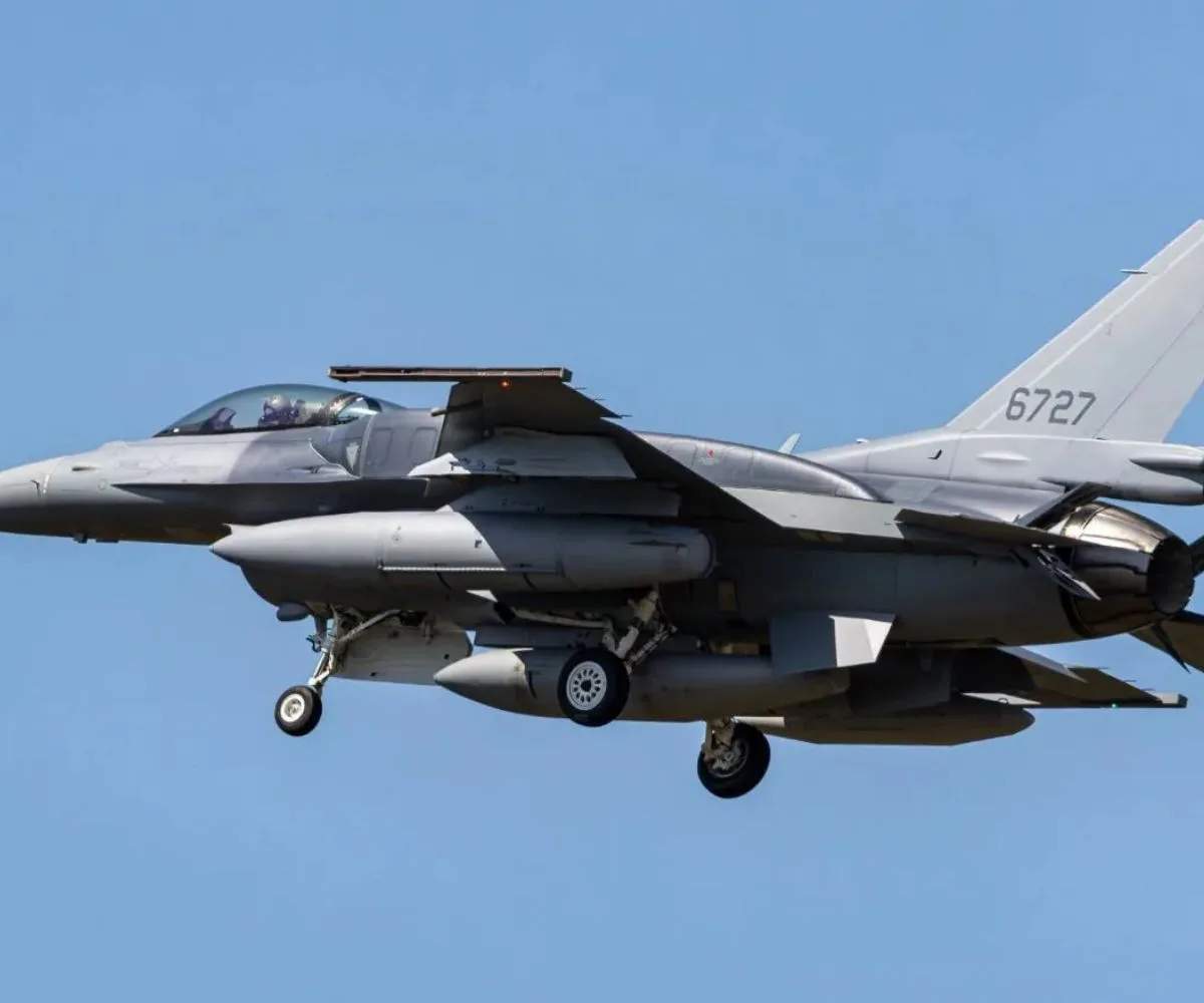 F-16 Block 70 Viper con matrícula 6728