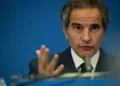 El director general del Organismo Internacional de Energía Atómica (OIEA), Rafael Grossi, y candidato para Secretario General de Naciones Unidas, habla durante una rueda de prensa