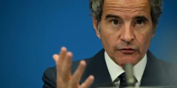 El director general del Organismo Internacional de Energía Atómica (OIEA), Rafael Grossi, y candidato para Secretario General de Naciones Unidas, habla durante una rueda de prensa