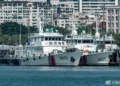 Buques de la Guardia Costera China CCGS Lianqiu (Type 618B, casco 14602) y CCGS Chishan (Type 031, casco 14531) atracados en el puerto de Xiamen. Créditos: WarshipCam.