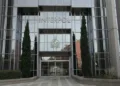 Vista de la entrada de la sede de la agencia policial internacional, Interpol, en Lyon, Francia, el jueves 17 de septiembre de 2026.