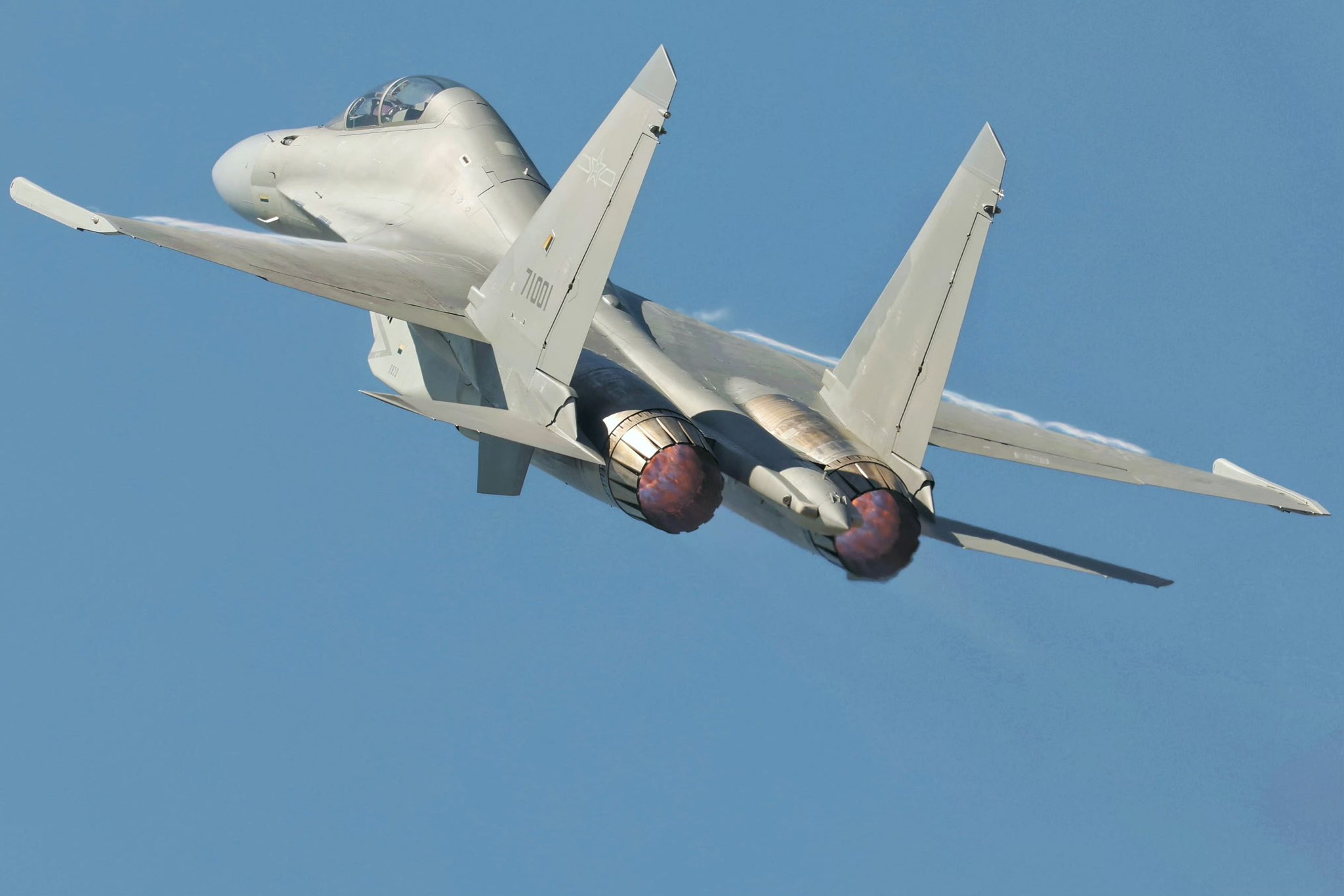 J-16 "Hidden Dragon" de la Fuerza Aérea del Ejército Popular de Liberación (PLA). Créditos: Osint.