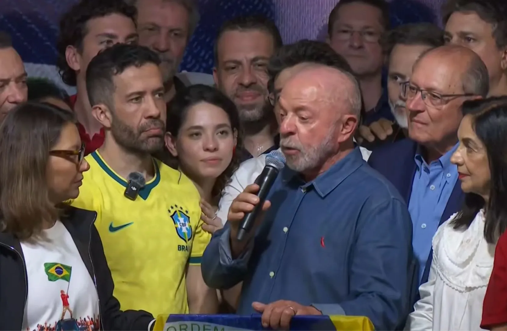 El presidente Luiz Ignacio Lula de Silva da un discurso tras ganar la segunda vuelta en Brasil