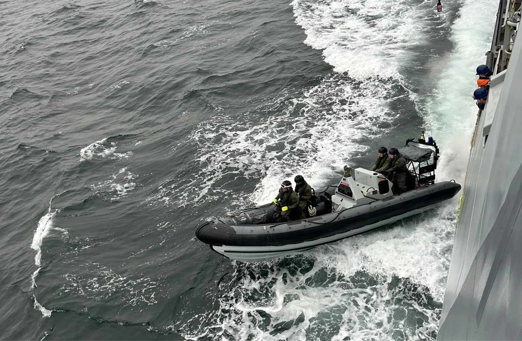 HMS Medway realiza ejercicios militares en las Islas Malvinas. Crédito: X
