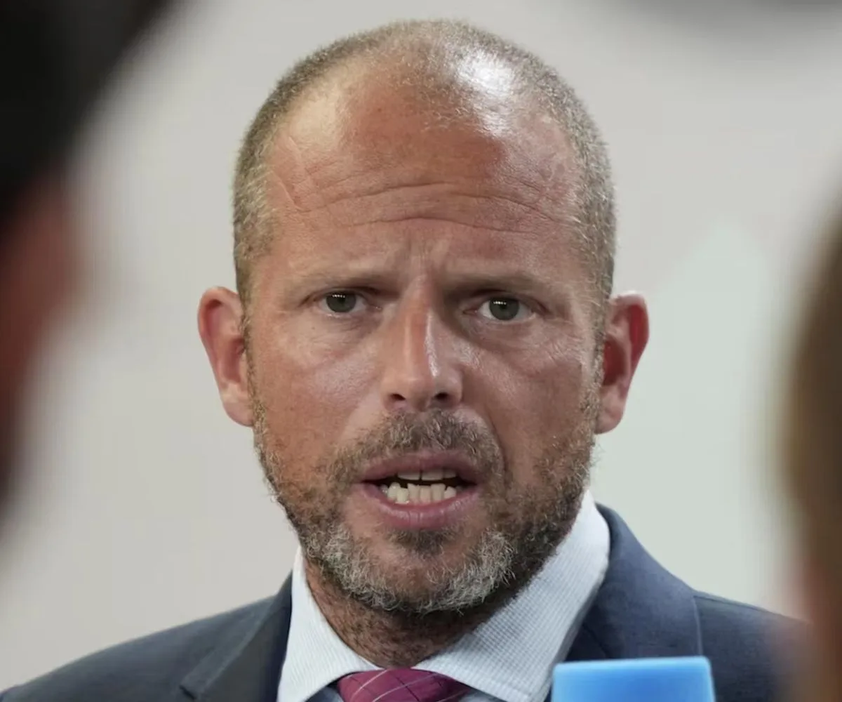 Ministro de Defensa de Bélgica, Theo Francken, habla con la prensa