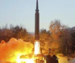 Lanzamiento de prueba de un misil hipersónico en Corea del Norte, el 5 de enero de 2022. Fotografía facilitada por el gobierno norcoreano
