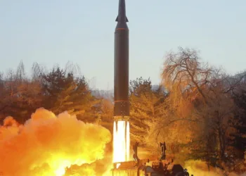 Lanzamiento de prueba de un misil hipersónico en Corea del Norte, el 5 de enero de 2022. Fotografía facilitada por el gobierno norcoreano