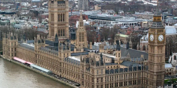 Vista aérea del Palacio de Westminster, que alberga las dos cámaras del Parlamento de Reino Unido, en el centro de Londres. Imagen ilustrativa