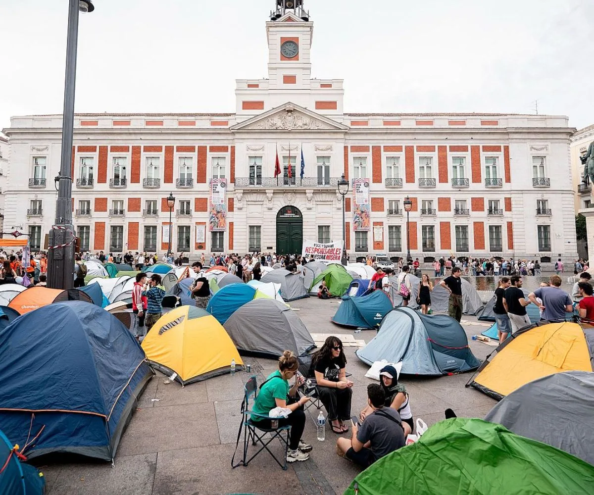 Acampada en la Puerta del Sol, donde se encuentra la sede del Gobierno de la Comunidad de Madrid, para protestar por la crisis de la vivienda
