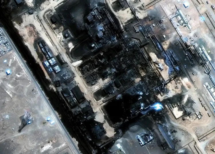 Imagen satelital muestra las consecuencias del ataque con drones contra el oleoducto Este-Oeste en Arabia Saudita, proporcionada por Vantor el 13 de septiembre de 2026