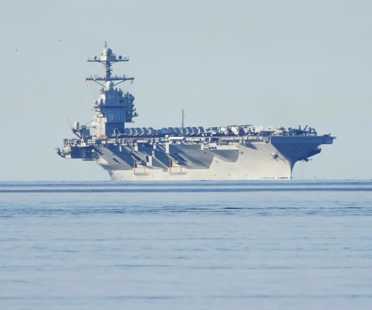 Portaviones estadounidense USS Gerald R. Ford navegando cerca de la isla de Jeloya, en Moss, al sur de Oslo, el 24 de mayo de 2023