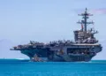 Portaaviones nuclear USS Theodore Roosevelt (CVN-71) de la Armada de Estados Unidos navegando a mar abierto. Imagen ilustrativa