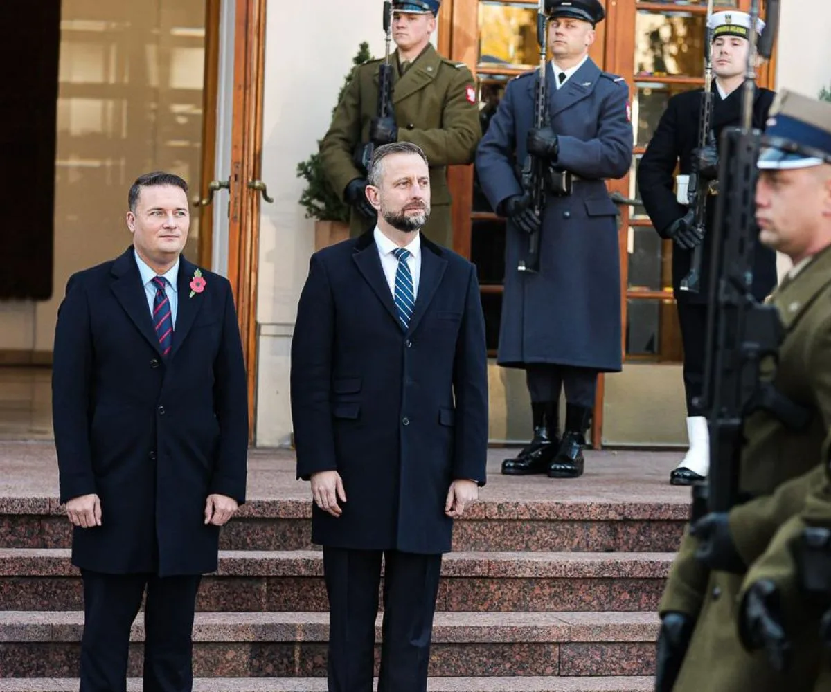 El secretario de Defensa británico, Wes Streeting, y su homólogo polaco, Władysław Kosiniak-Kamysz, en Varsovia, el miércoles 27 de octubre
