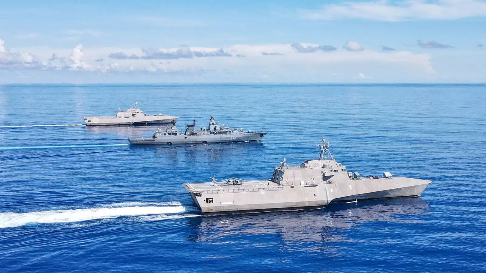 Buques el USS Tulsa, el USS Jackson, y el USS Charleston de la Marina de EE.UU. desplegados cerca de China en 2021. Zona Militar