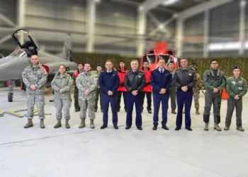 General del Aire Francisco Braco Carbó, jefe de Estado Mayor del Ejército del Aire y del Espacio de España (JEMA) durante la exposición de material en la IV Brigada Aérea, Punta Arenas.