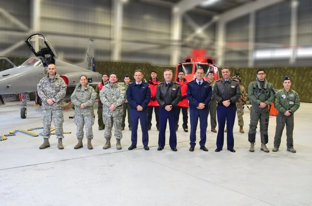 General del Aire Francisco Braco Carbó, jefe de Estado Mayor del Ejército del Aire y del Espacio de España (JEMA) durante la exposición de material en la IV Brigada Aérea, Punta Arenas.