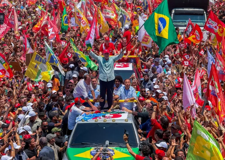 Flavio Bolsonaro y Lula da Silva cerraron su campaña en distintos puntos de Brasil. Crédito: Bruno Diforti / Escenario Mundial