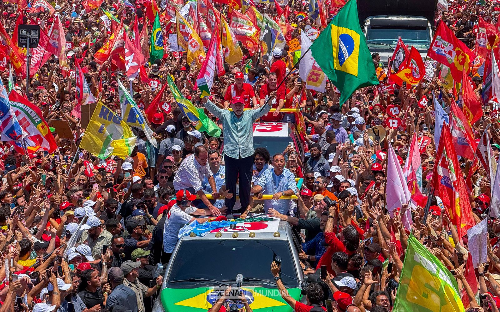 Flavio Bolsonaro y Lula da Silva cerraron su campaña en distintos puntos de Brasil. Crédito: Bruno Diforti / Escenario Mundial