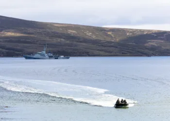 el HMS Medway realiza un desembarco en las Islas Malvinas. Crédito: X