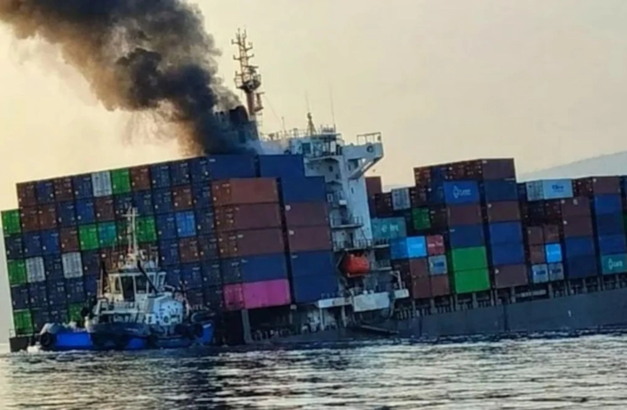 Un buque portacontenedores se hundió cerca de Ormuz